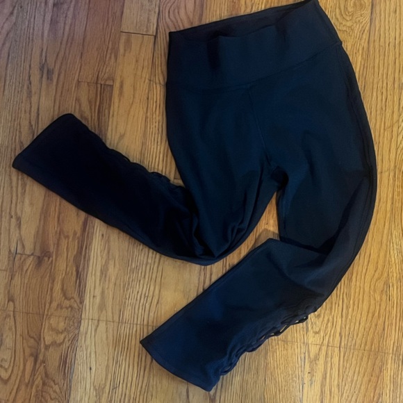 Lululemon Tied To It Crop 21" - Picture 4 of 7